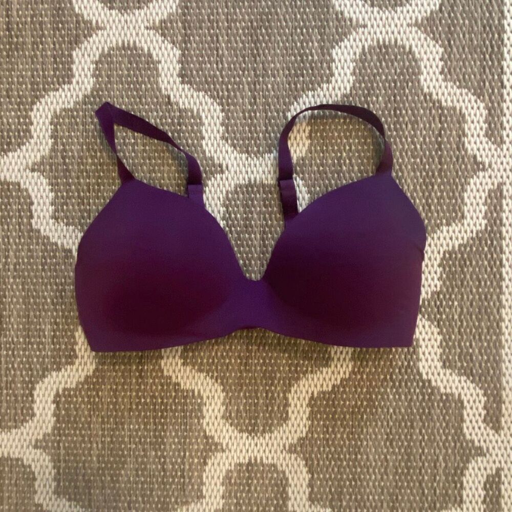 Victoria’s Secret T-shirt lightly lined wireless bra, size 36D